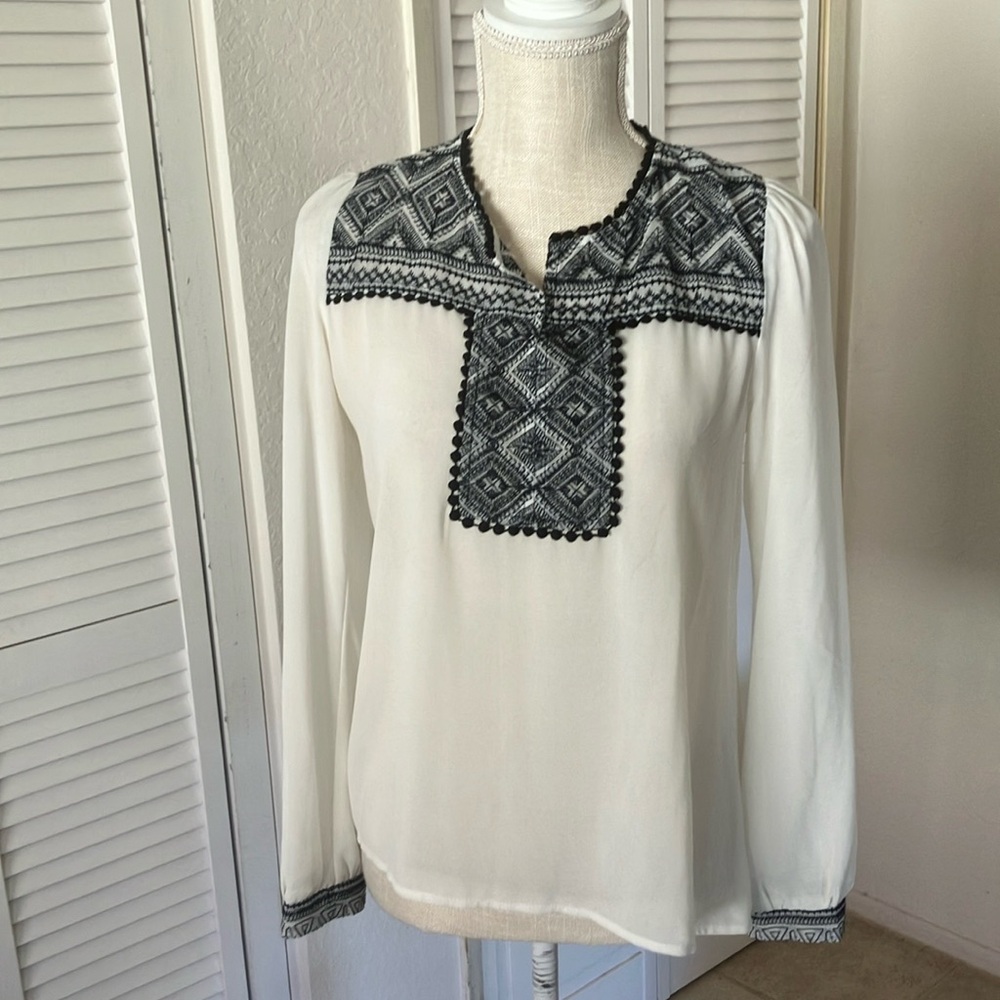 Monteau Ivory tunic length boho‎ top black embroidery size M excellent condition